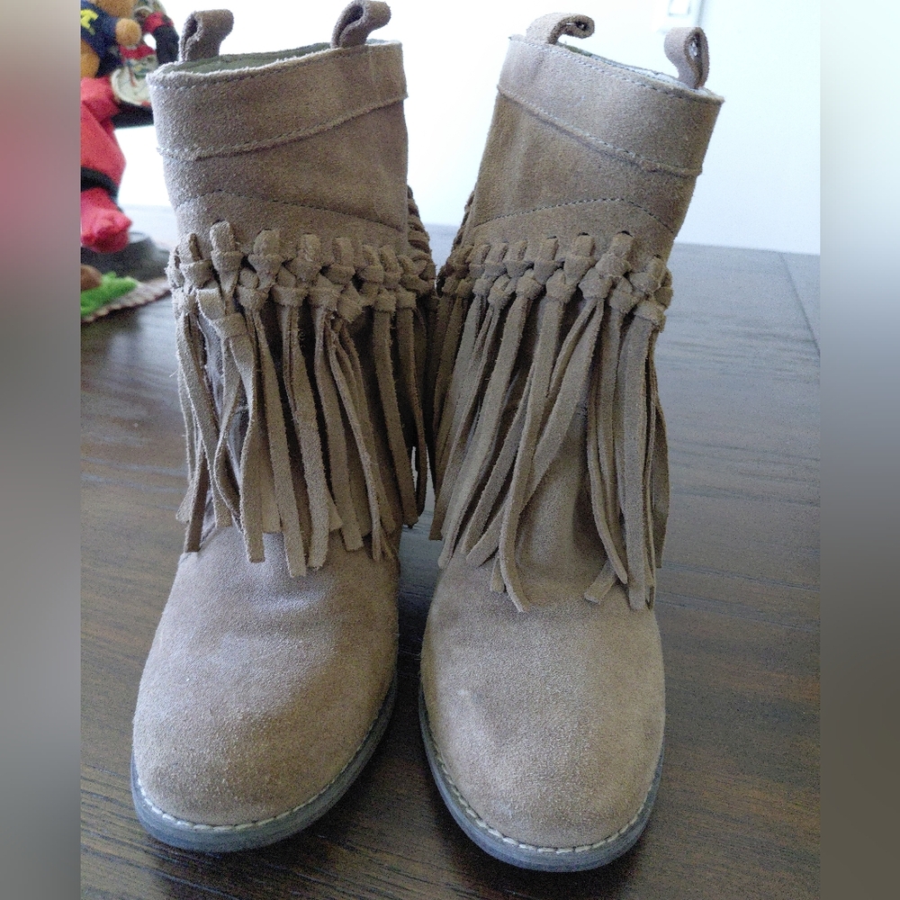 Slicca Fringe Suede Ankle Boots